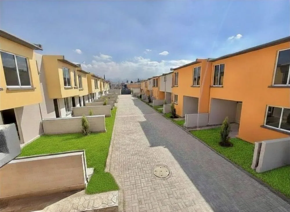 Calle y área verde de la privada Mantua 252